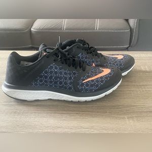 Nike- Women’s 8.5 FS Lite Run 3-print